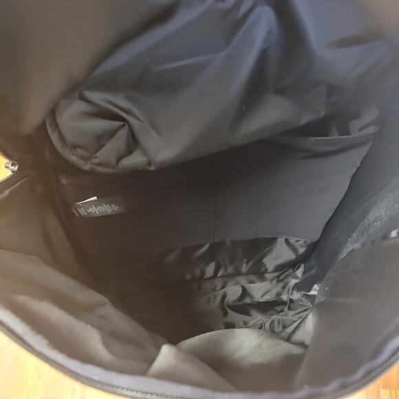 Lululemon More Miles Active Backpack 17L Laptop Hardback Sleek Clean Travel Corp - Picture 11 of 15